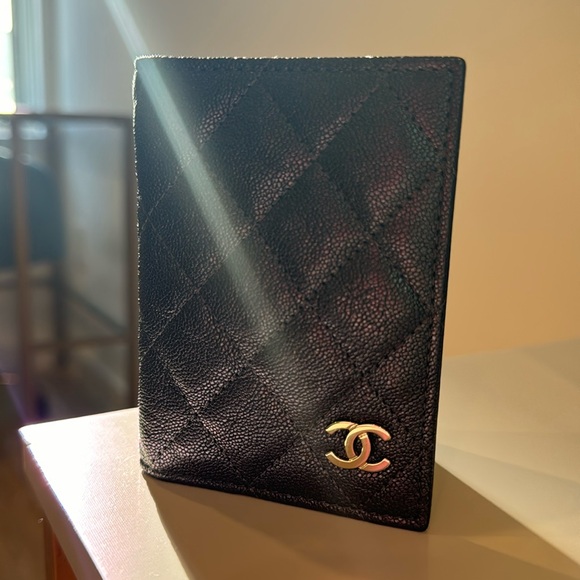 Chanel Iridescent Purple Passport Cover - Picture 2 of 15